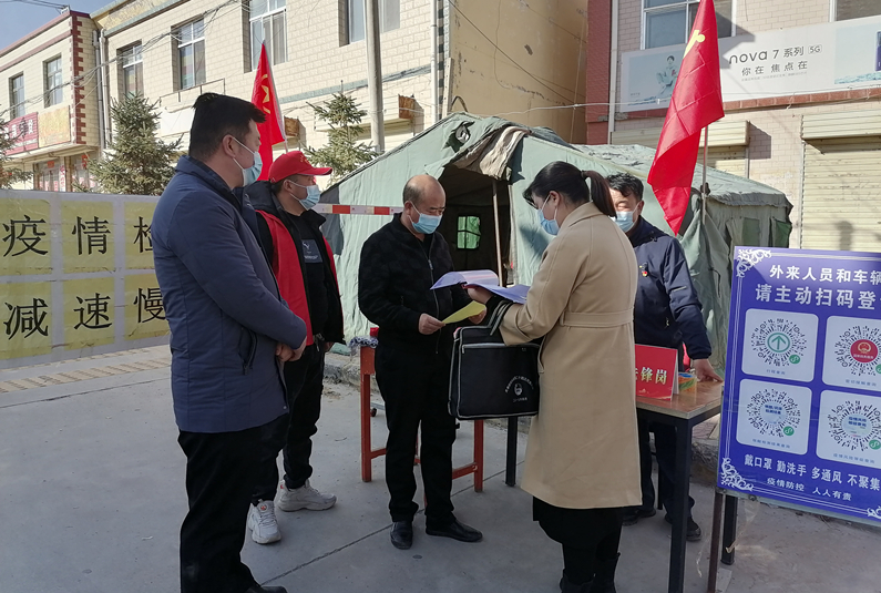 民乐县纪委监委第一监督检查组丰乐镇张满村监督检查疫情防控工作_副本.jpg