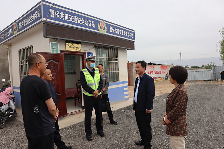 余建峰到合黎镇检查安全生产工作调研镇村班子换届后运行情况