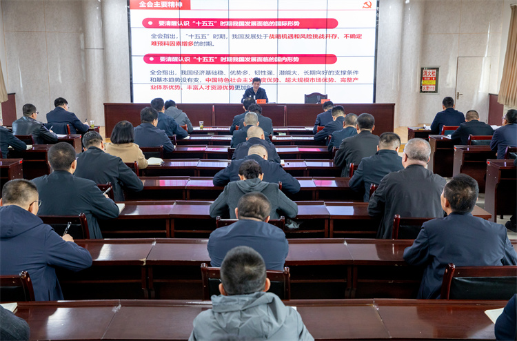 1762393101142148.jpg 甘肃省委常委、省纪委书记靳国卫在古浪县纪委监委机关宣讲党的二十届四中全会精神。.jpg